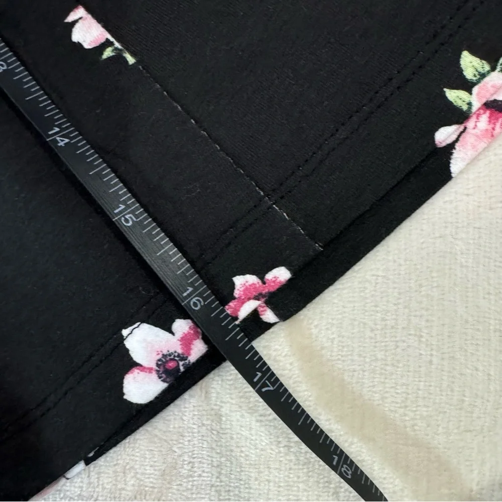 Forever 21 Floral Black Mini Skirt - Picture 7 of 10